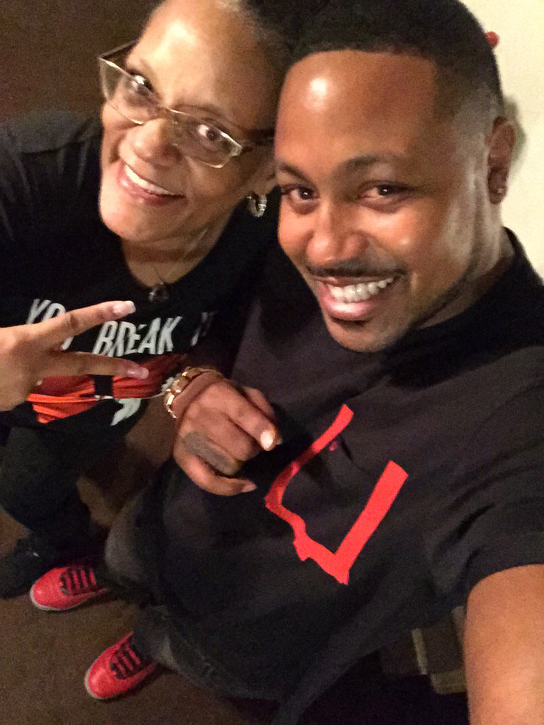 AntFukknSmitty's tweet photo. Happy bday to my MAMA!! https://t.co/KoI6bUai8t