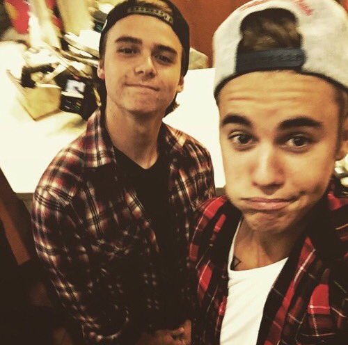 DREWTOKIO's tweet photo. Im gonna tweet 50 pictures   

Every rt = one vote 

(19/50)

#EMABiggestFansJustinBieber https://t.co/goDFpfHF04