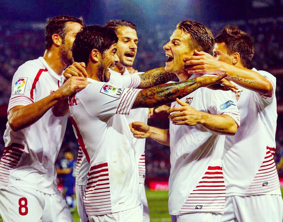 UnaiEmery_'s tweet photo. Trabajo, cabeza y contundencia. 5-0, subiendo escalones y mejorando sensaciones. ¡Sigamos! ¡Vamos, mi @SevillaFC! https://t.co/aRIf3weyCz