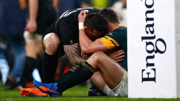 Love this picture. Class and sportsmanship in absolute spades. #sonnybillwilliams #AllBlacks