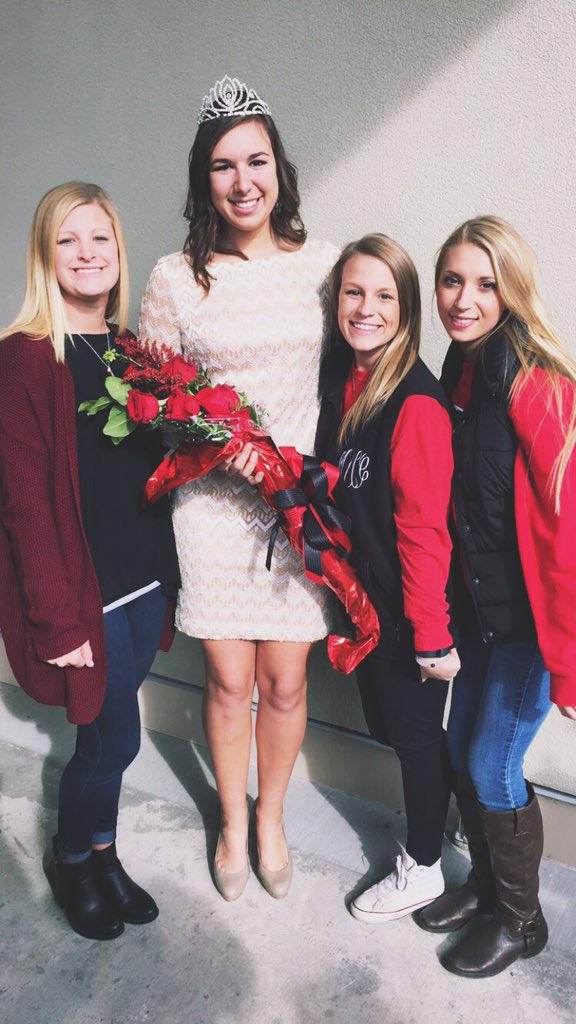 Mackenzie_Music's tweet image. when both your candidates win homecoming king and queen!!!! 😍😍😍 @KimForQueen @JermForKing2015