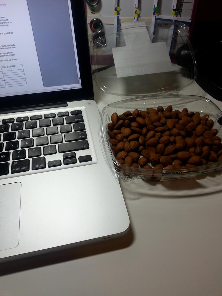 ThatCravingTho's tweet photo. When I really need to focus, unsalted almonds are my #GoToChew #URwhatUtwEat https://t.co/w1ZeM1ZKvT