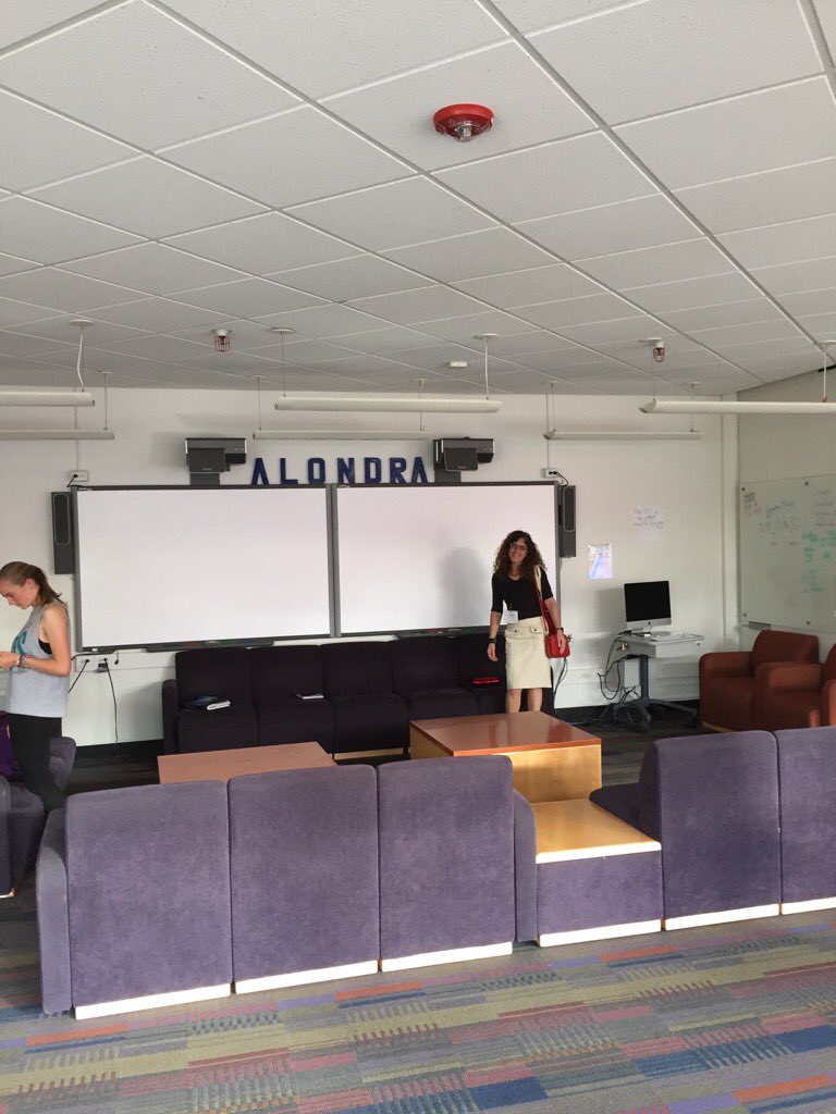 tbiz's tweet photo. Freshman dorm! #stanfordreunion #stanford1990 #alondra https://t.co/jkRf6rYCeE