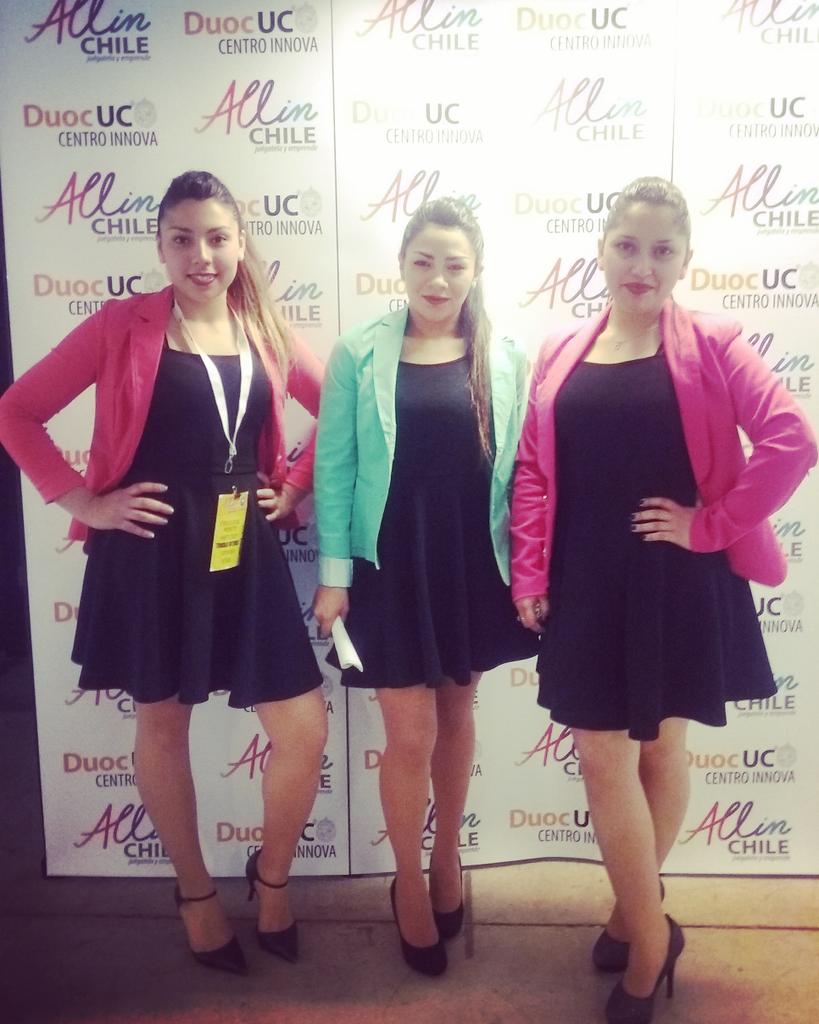 ChrisAlexan2's tweet photo. #partyCrazy #allinchile Duoc @TrinidadGutirr2  @NormaSalinas__ https://t.co/XJrECap0aj