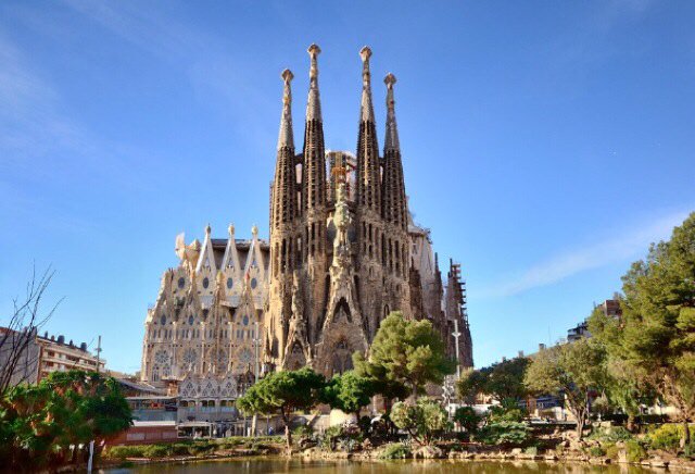 AliceVachet's tweet photo. [#Architecture] Gaudi's Sagrada Família enters the final stage of construction this week https://t.co/O295IXiPBP https://t.co/eBO8MY1v2g