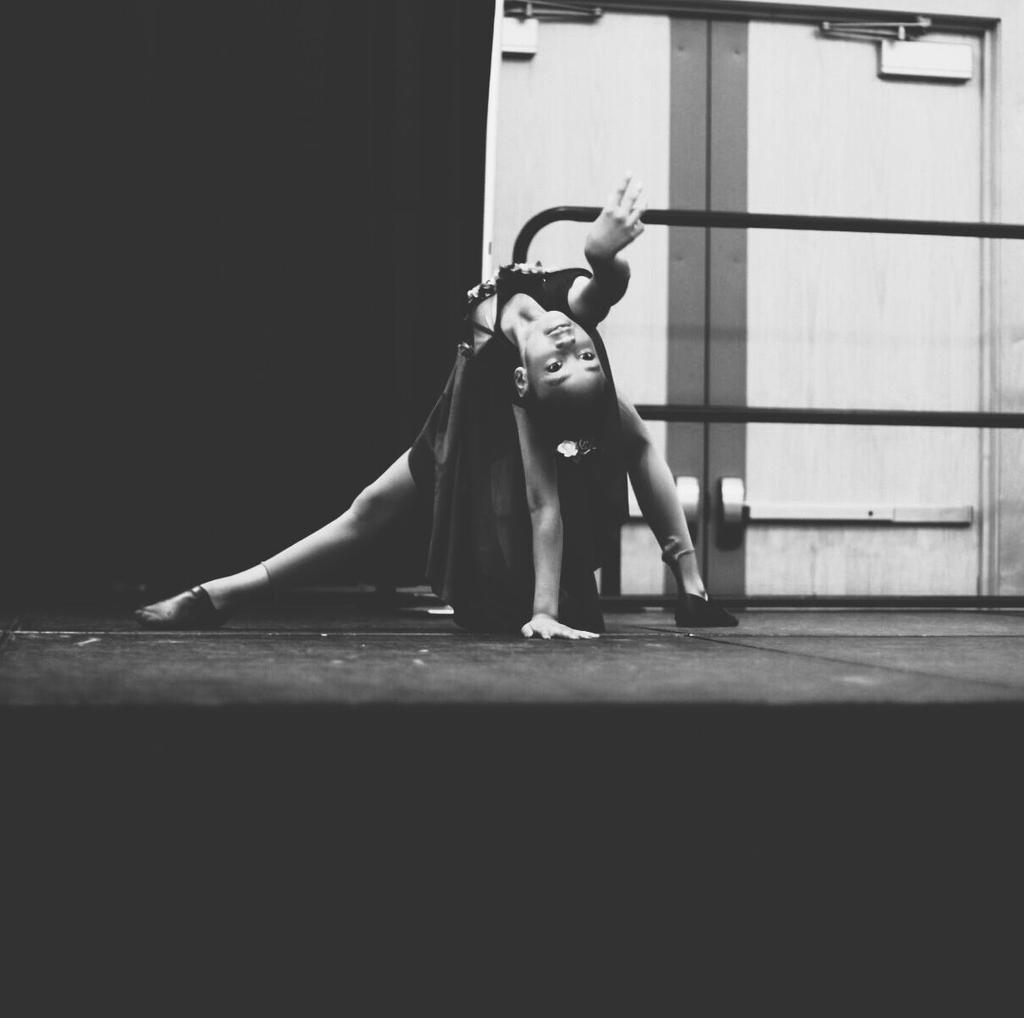 ColeNikkey's tweet photo. Touching the world one heart at a time
#pointelife #forcoloreddancers #pointe #fearless #ballerina #ballet https://t.co/FQnaeA8VSG