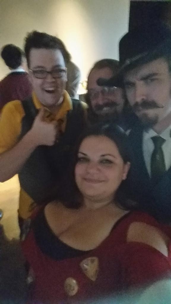 Paradorkable's tweet photo. #parabostro #colubrador #photobomb #laughingmakesfuzzyphotos #nerdmagic @avistrumacademy @MileHiCon @PCAberfoyle https://t.co/pPvZ4dQ00s
