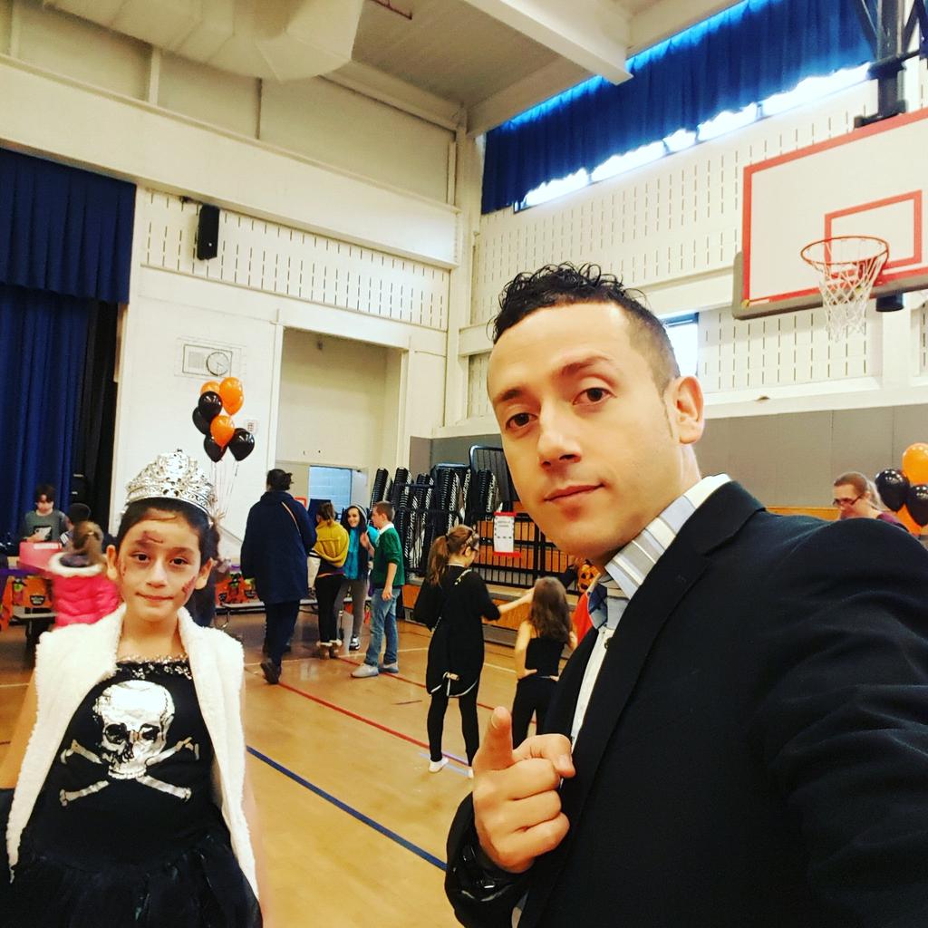 Jblazemagic's tweet photo. Had a great time performing for PS49 Halloween carnival event. #closeupkings #Halloween #itsmagictime https://t.co/TrY9wRBoWA