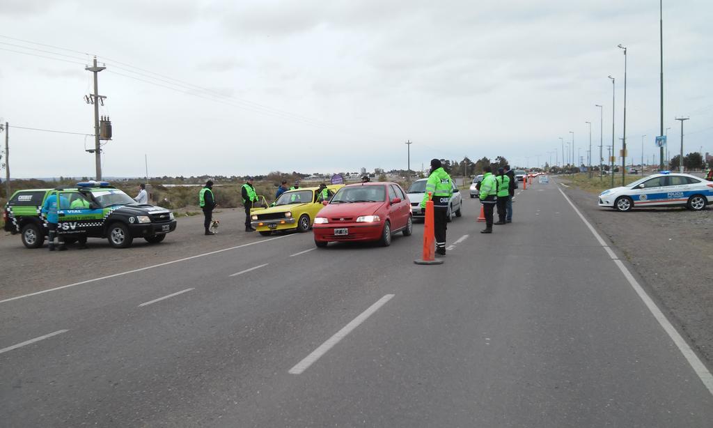 APSV3's tweet photo. APSV/RAWSON.DOBLE TROCHA.Comienza control con Policía vial,Personal de drogas y cria.Playa.@massonifederico https://t.co/9a6L3D0cfD