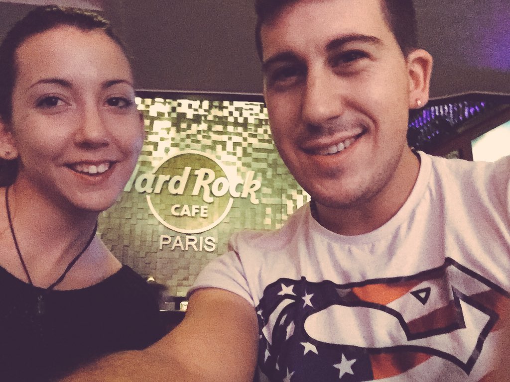 Fg_Kassy's tweet photo. Disfrutando la noche...🇫🇷🍸🍸 #hardrock #Paris https://t.co/nCooMZo8n4