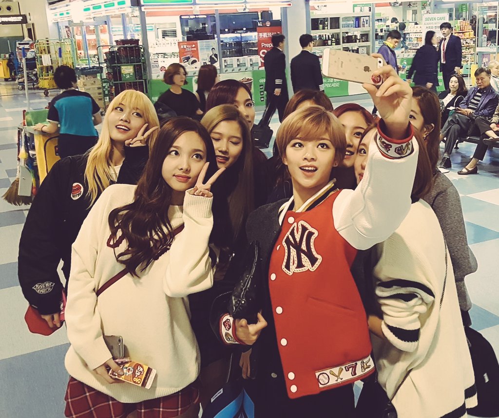 TWICE'S 1ST TRIP
JEJU!
#TWICE #트와이스