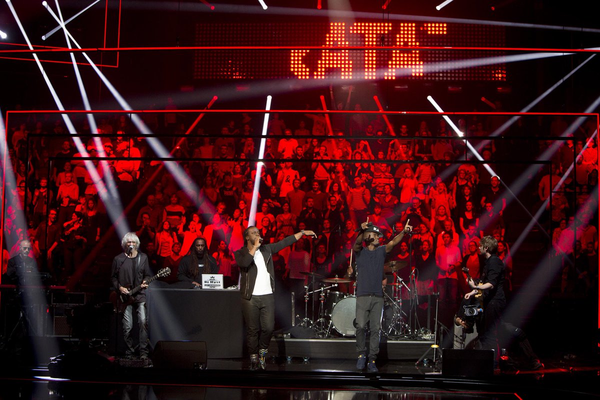 FranceTV's tweet photo. Le trio #LouisBertignac @youssouphamusik @Bmesrimes chante  "Walk This Way" ! Ça décoiffe ! #Taratata https://t.co/iwKnqthRWw