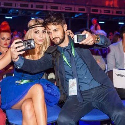 antocarozza's tweet photo. Paparazzi! W/ @josephinewendel 📷🎶
#russia #newwave2015 #sochi #hоваяволна #hоваяволна2015 https://t.co/VQbe78BD4F