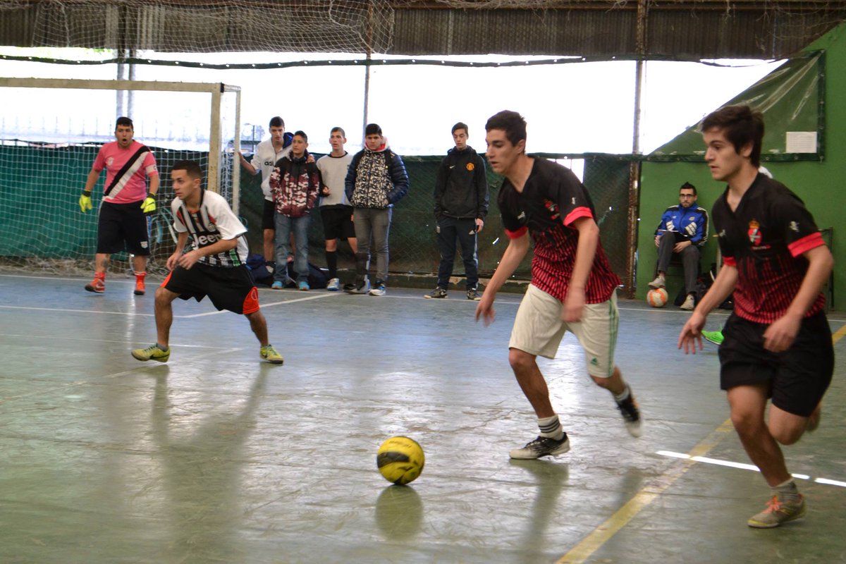 TPTSabados's tweet photo. #HC2015 Esta vez Guzmán no salvó a #PichiFC, que cayó derrotado 12 a 5 por #ElDeportivo que jugó un partidazo https://t.co/BpN1MPi79g