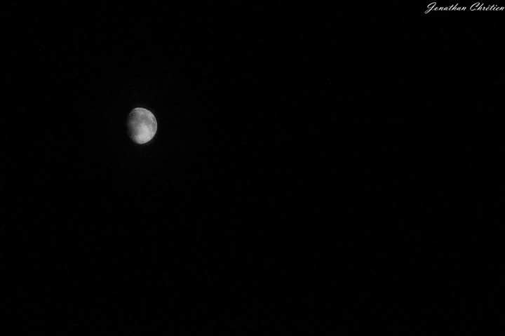 MiniMars54's tweet image. "N'essaie pas de décrocher la Lune. Elle doit encore servir."