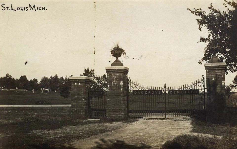 MichiganHist's tweet photo. Oak Grove Cemetery, St Louis MI (Edmore Pine Forest Historical Museum)
#StLouisMI
https://t.co/okJnQAROLD https://t.co/YmcBwuhJBM