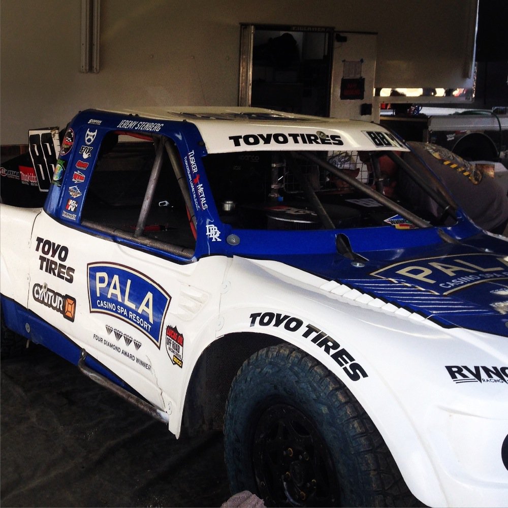 Cyntur_'s tweet photo. #88 truck ready for some action! @twitchthis autographs at our booth after the #prolite race! #loorrs #cyntur https://t.co/ikWBuvfuDr