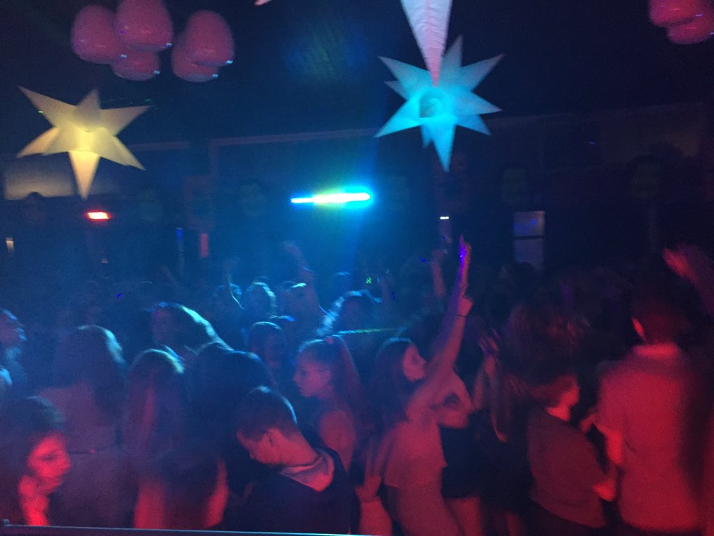 rossmckeondj's tweet photo. Djing @thewezz for 2nd years
@Dylan_Mc_Keon https://t.co/oYcAAzqULT