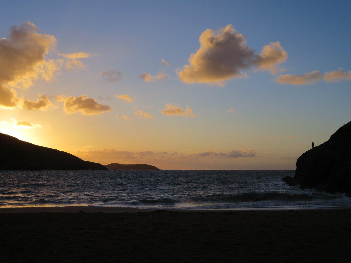 Mwnt beach ... and the last cast of the day @CardiganBay <a href="/visitceredigion/">Discover Ceredigion</a>