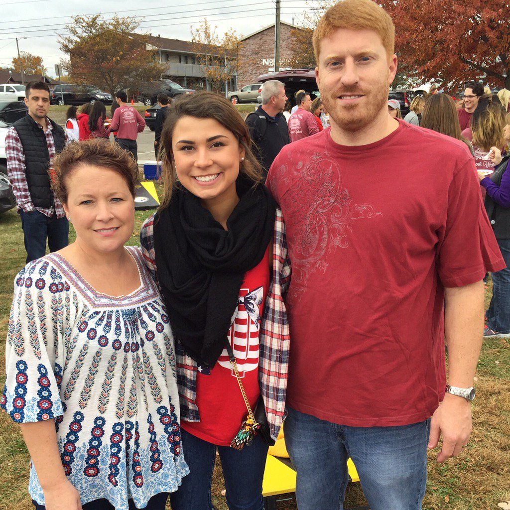 _lcsutton's tweet image. Alpha Phi Family Weekend @ BSU!!