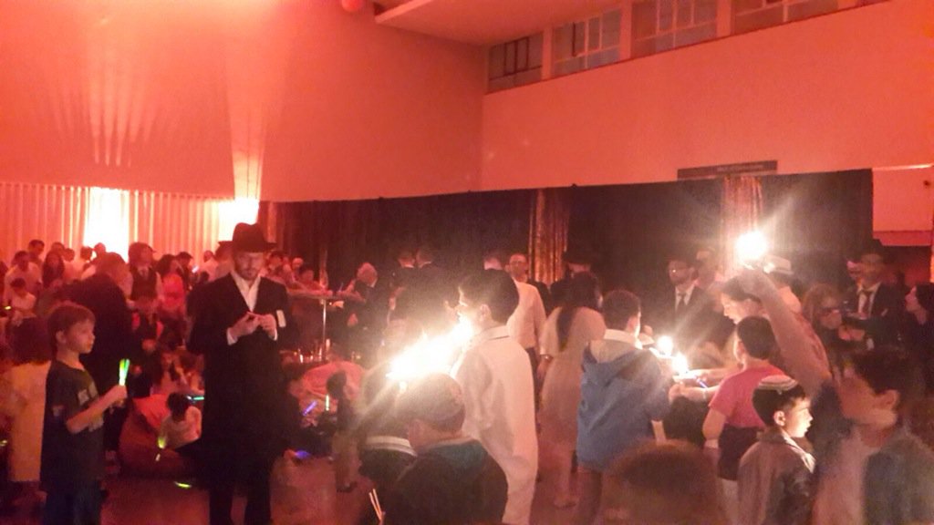 IlanLazarus's tweet photo. @ShabbosProject_ Havdalah concert in Cape Town after a beautiful Shabbat! https://t.co/3JowXLd1Q0