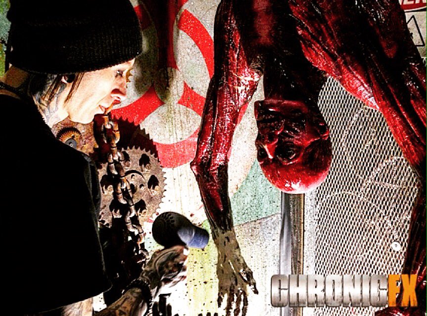 ChronicFx's tweet photo. Hanging around some monsters at @hauntedatlanta Repair and paint by @sam_chronic #spfx #spfxmakeup #mask #chronicfx https://t.co/0w8HjIlcjP