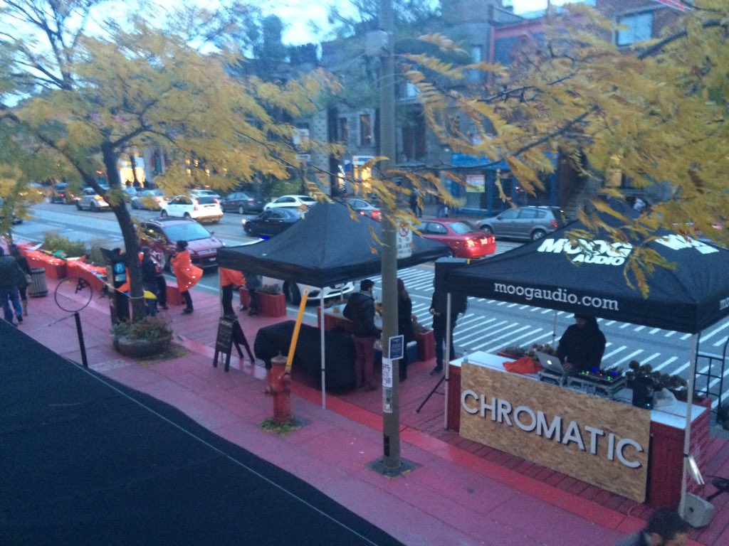 GT_Rouge's tweet photo. 6 à 9 sur la #grandeterrasserouge avec @ChromaticFest . On se réchauffe avec un petit vin chaud! https://t.co/lraMFva8YK