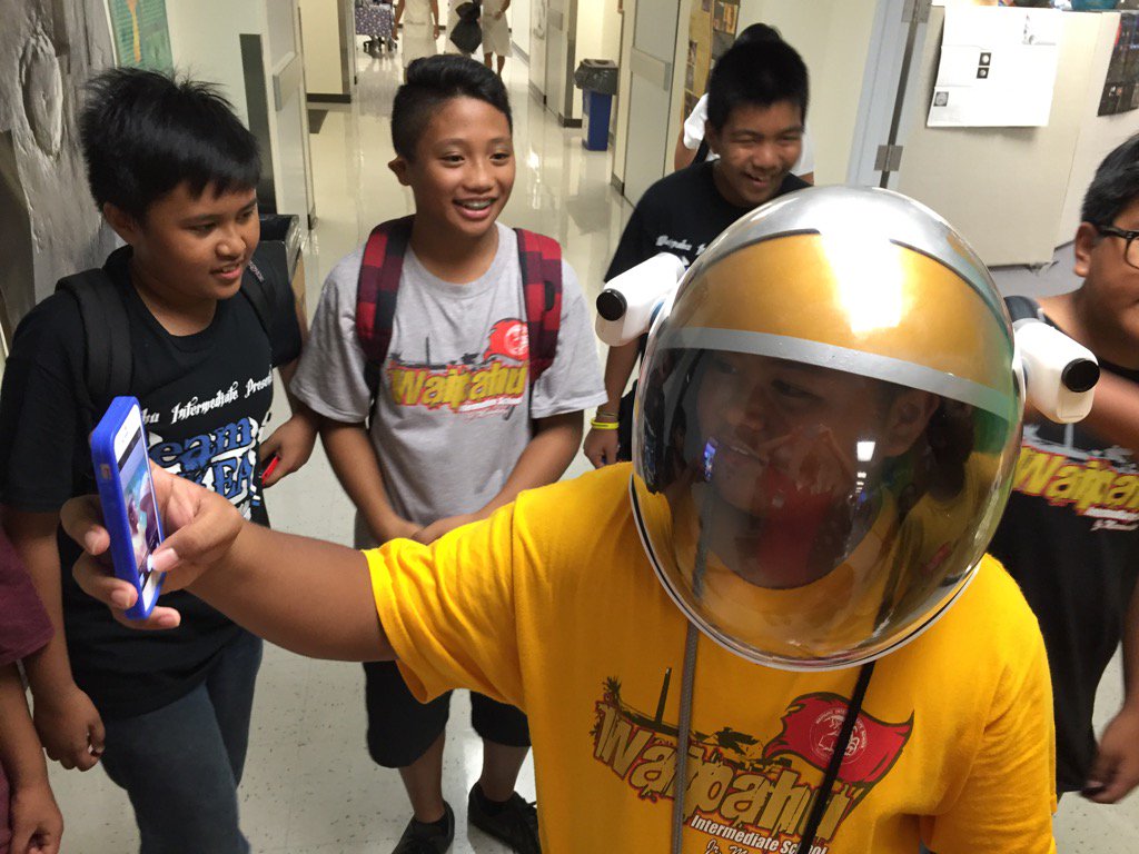 MartianHelmet's tweet photo. The #MartianHelmet is catching on with students visiting #SOESTHawaii #SOESTopenhouse #JourneyToMars https://t.co/bnUqtb5yur