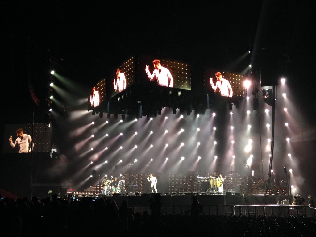 Project7Films's tweet photo. #Soundcheck #RickyMartin #OneWorld #Tour2015 #AmericanAirlanesArena #Miami #Concert https://t.co/Yllw9jYX0d