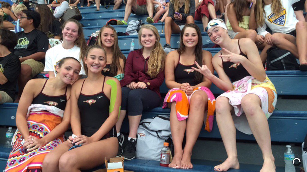 cassidykramer5's tweet photo. Congrats to my favorite swimmers🏊💦💯💙 https://t.co/bFWzrWBDI2