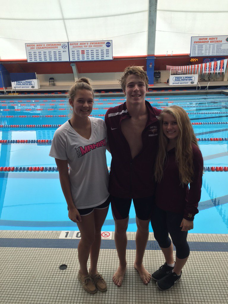 cassidykramer5's tweet photo. Congrats to my favorite swimmers🏊💦💯💙 https://t.co/bFWzrWBDI2