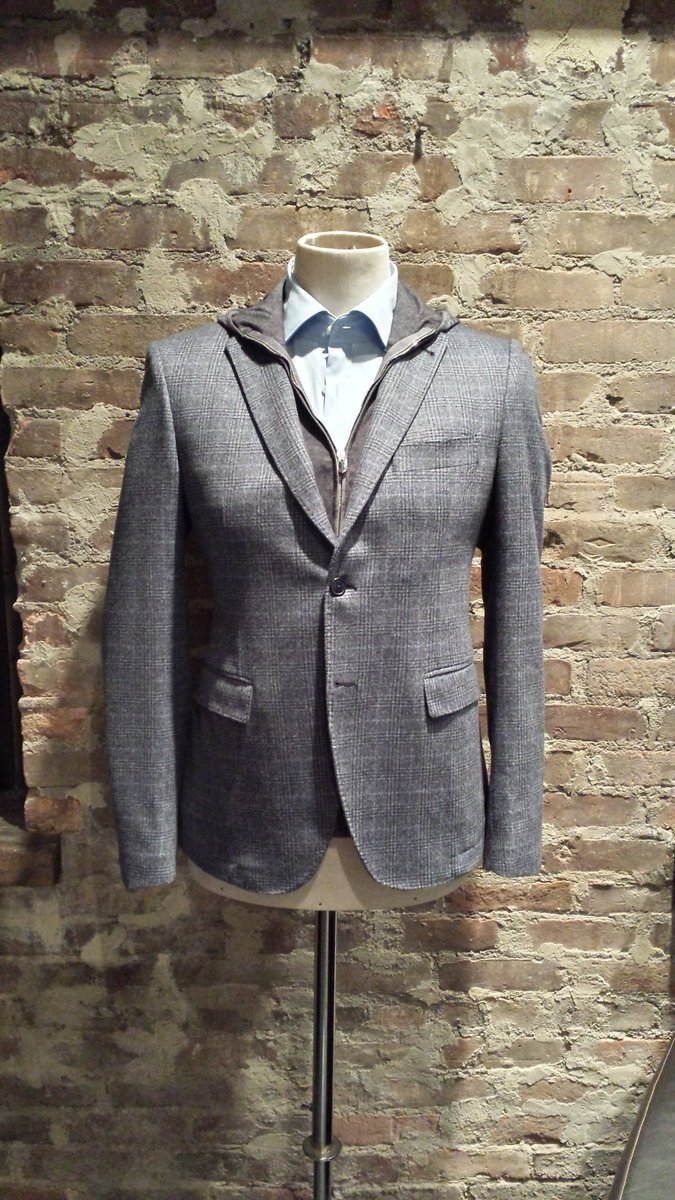 Effortless Style..... Cashmere Jacket.... Silk Cashmere Hoodie....... Italian Cotton Shirt.....
ARI in soho