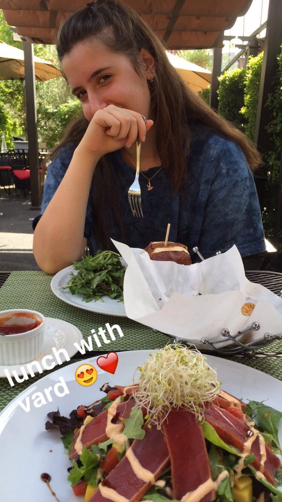jdavid_olvera's tweet photo. “@_elizz_: great to be back in Glendale 😘❤️ https://t.co/nqfNMqJM5C” awwww jana jealous afff