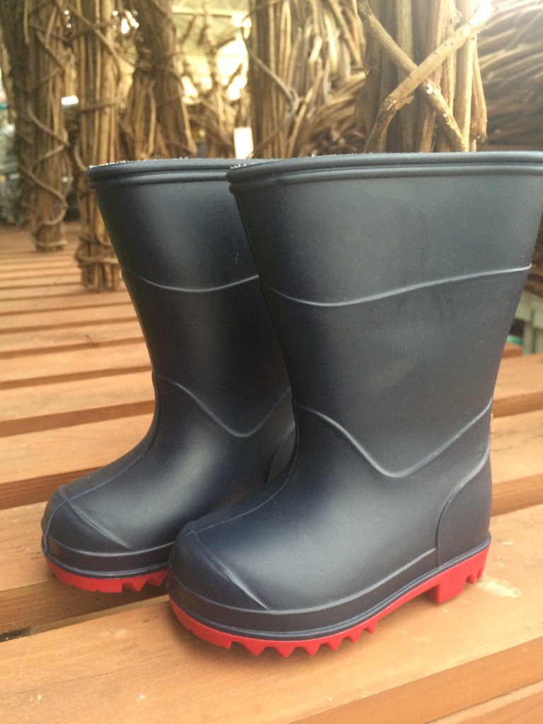 usluffs's tweet photo. We now sell welly boots in the shop. From little ones to daddy size. Just what you need for muddy puddles🍂🍃 https://t.co/VbUMnpftO1