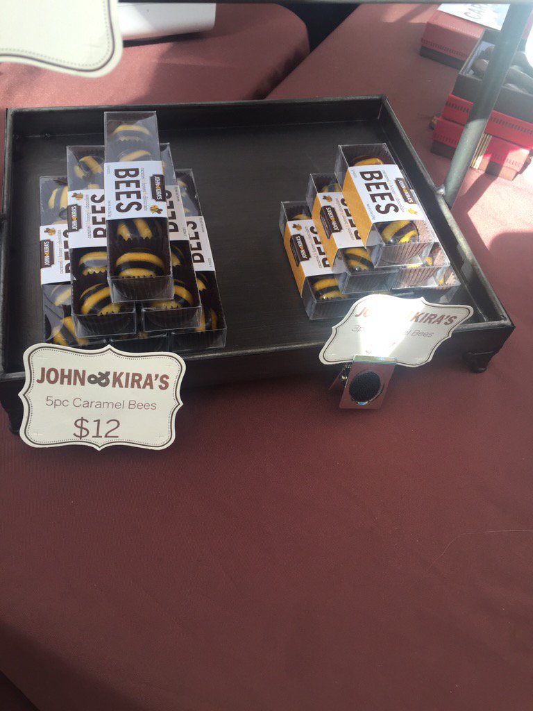 HexHoney's tweet photo. John &amp; Kira's bees https://t.co/C003oixIfI