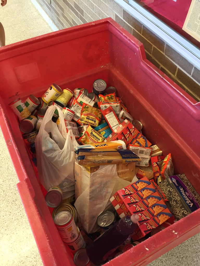 HP_KeyClub's tweet photo. Special thanks to everyone who donated to our food drive for the Sussex Help Center! We had a car full of groceries! https://t.co/CB9UJy6JQi