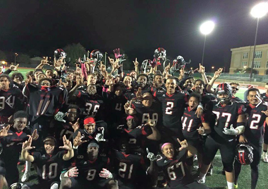 LINKolnStudSect's tweet photo. One more shoutout to this team! We are all so proud of you🏈🔗 https://t.co/9sk0TMNkaB
