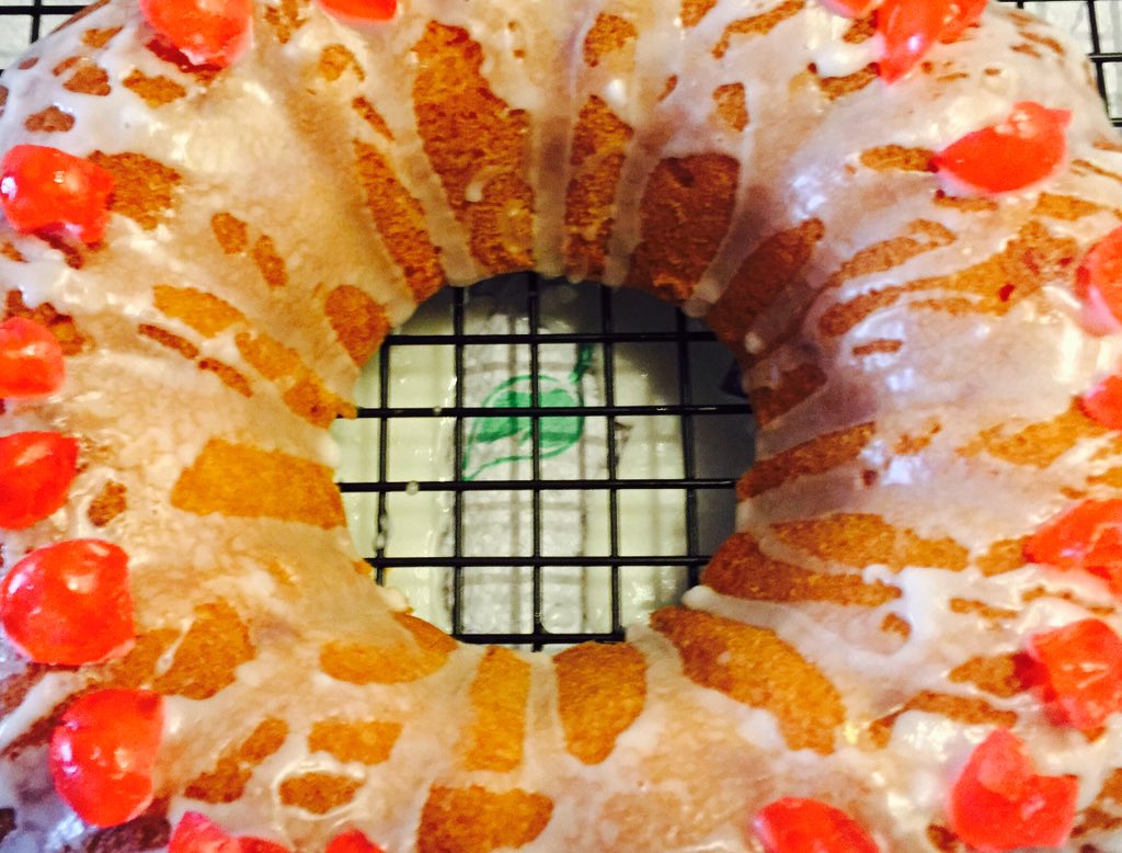 uneditedfoodie's tweet photo. Mary Berry's Cherry Cake from #thegreatbritishbakingshow #comobakes #CoMoEats https://t.co/Rw2S8yzRDk