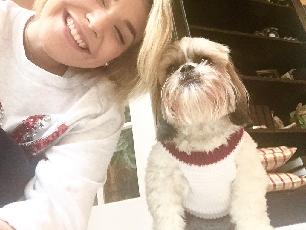 brainyblondegal's tweet photo. @JAYYSN #SelfieForJason my dog is a selfie queen👑 https://t.co/DRbdr55q67