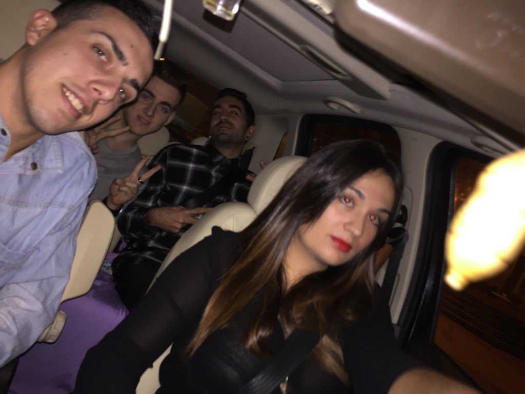 javiotel's tweet photo. Noche de desmadre #festasabadell #family #friends https://t.co/q06OA2bdIH