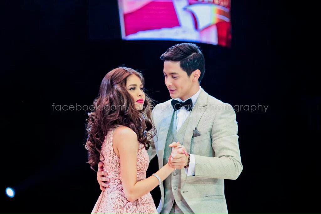 Chibing13's tweet photo. uggghhh grabe di parin aq maka move on :) BEST DAY OF MY LIFE TOO :) #GodGaveUsALDUB https://t.co/VjkJZ9JY55
