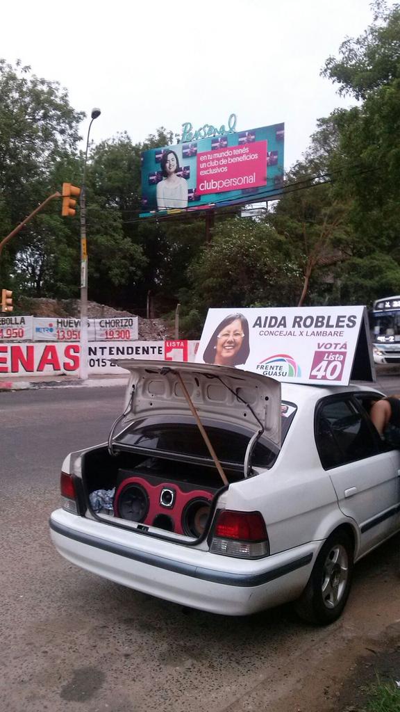fglambare's tweet photo. @FrenteGuasuPY @lugo_py entregando propuestas para #Lambare #LambareNoTeCalles https://t.co/wT7K57kQJI