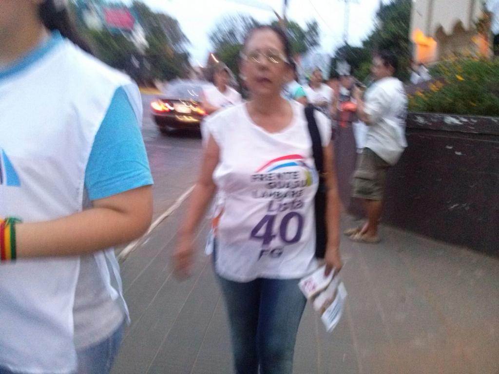 fglambare's tweet photo. @FrenteGuasuPY @lugo_py entregando propuestas para #Lambare #LambareNoTeCalles https://t.co/wT7K57kQJI