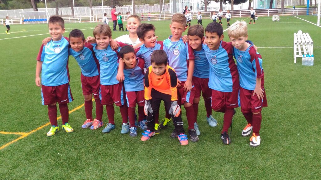 AtcoPorvenir's tweet image. Gran victoria de los PREBENJAMINES en Sevilla este por 3 a 6. Qué buen trabajo enanos!!!!!!!!!