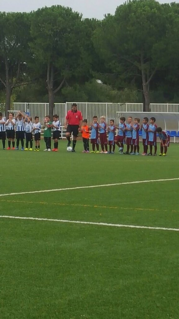 AtcoPorvenir's tweet image. Gran victoria de los PREBENJAMINES en Sevilla este por 3 a 6. Qué buen trabajo enanos!!!!!!!!!