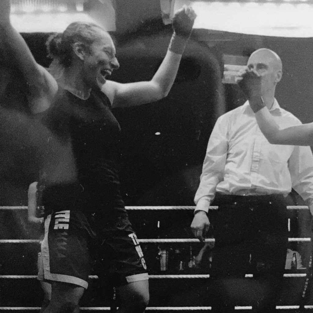 fighter_luna's tweet photo. Flash back to my first ever #boxing win many moons ago. #notjustawrestler #strongwomen #muscleworship #beatdown https://t.co/cYNlccyhXy