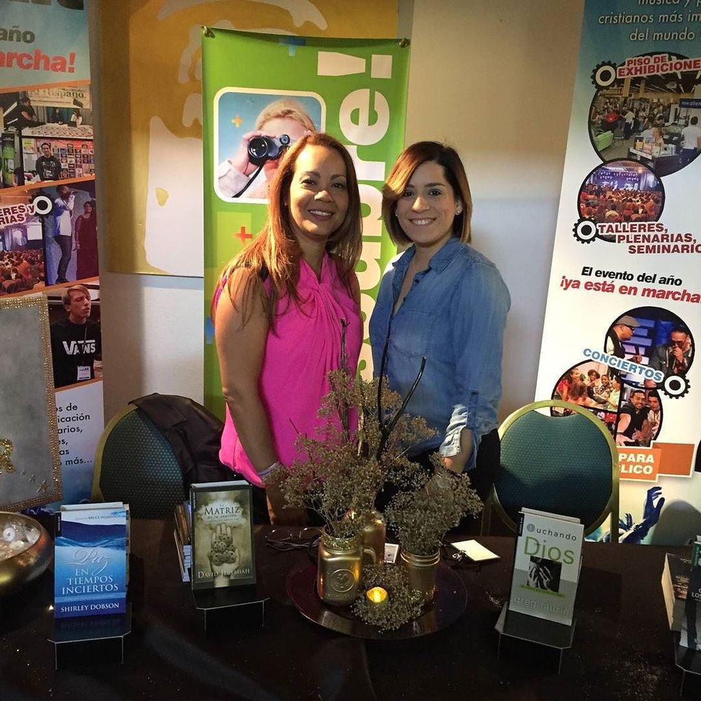 editorialunilit's tweet photo. Nuestro Booth en #Edifica2015
Si estás aquí ¡Visitanos! https://t.co/oP500nTYTk