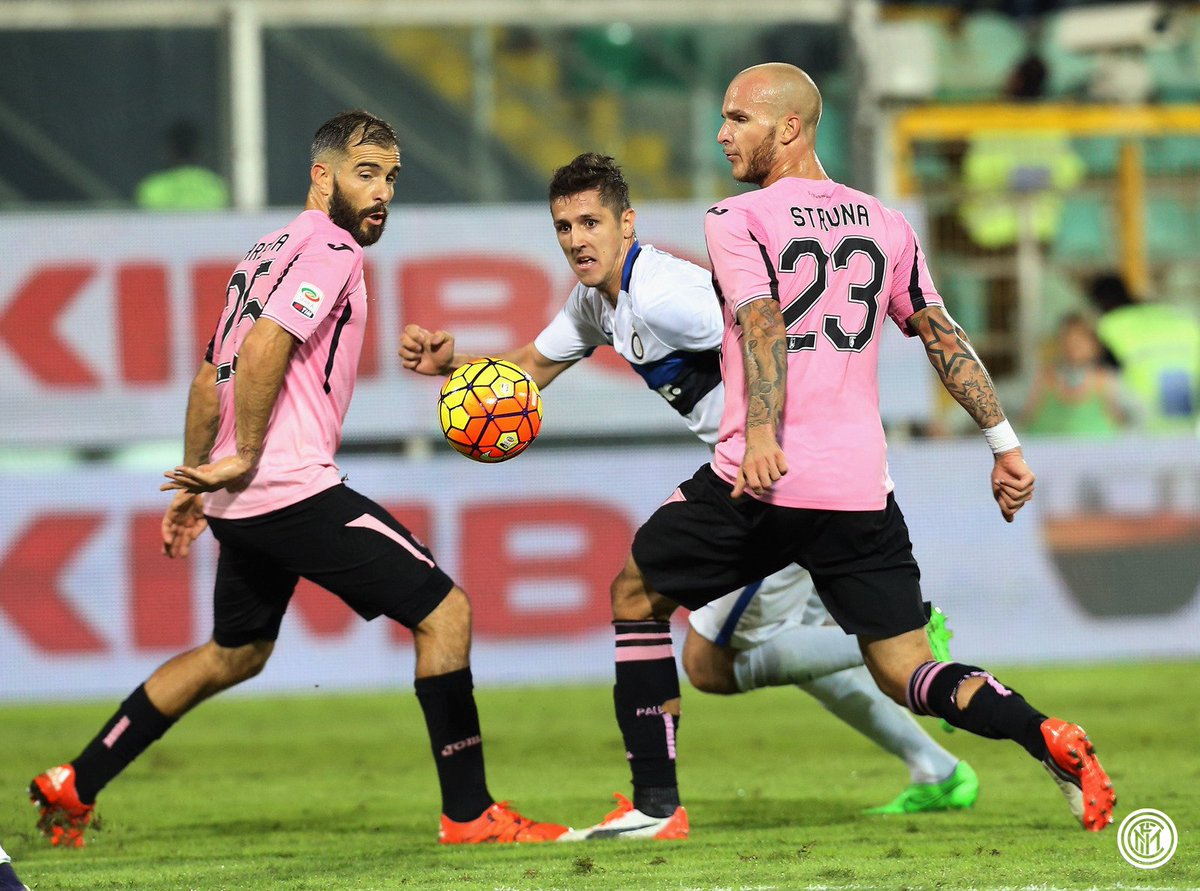 Inter's tweet photo. Scatto dopo scatto, il racconto fotografico di #PalermoInter su inter.it: https://t.co/WHCKcTF3oE #FCIM https://t.co/l9zpvw4AB7
