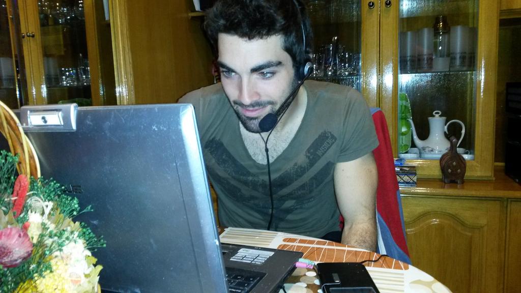 borja_izquierdo's tweet photo. Que estará viendo @Vic__Leo ???? https://t.co/bYX9bUO3DV