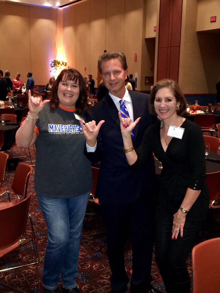 UTAPFC's tweet photo. MavUp! #UTAParentsWeekend https://t.co/gr9ySsTH3w